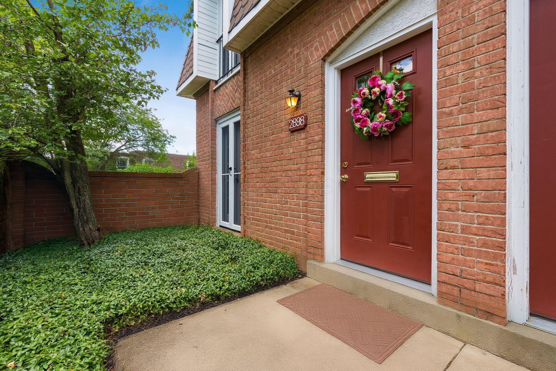 Property Photo: 2898 Chateau Circle OH 43221