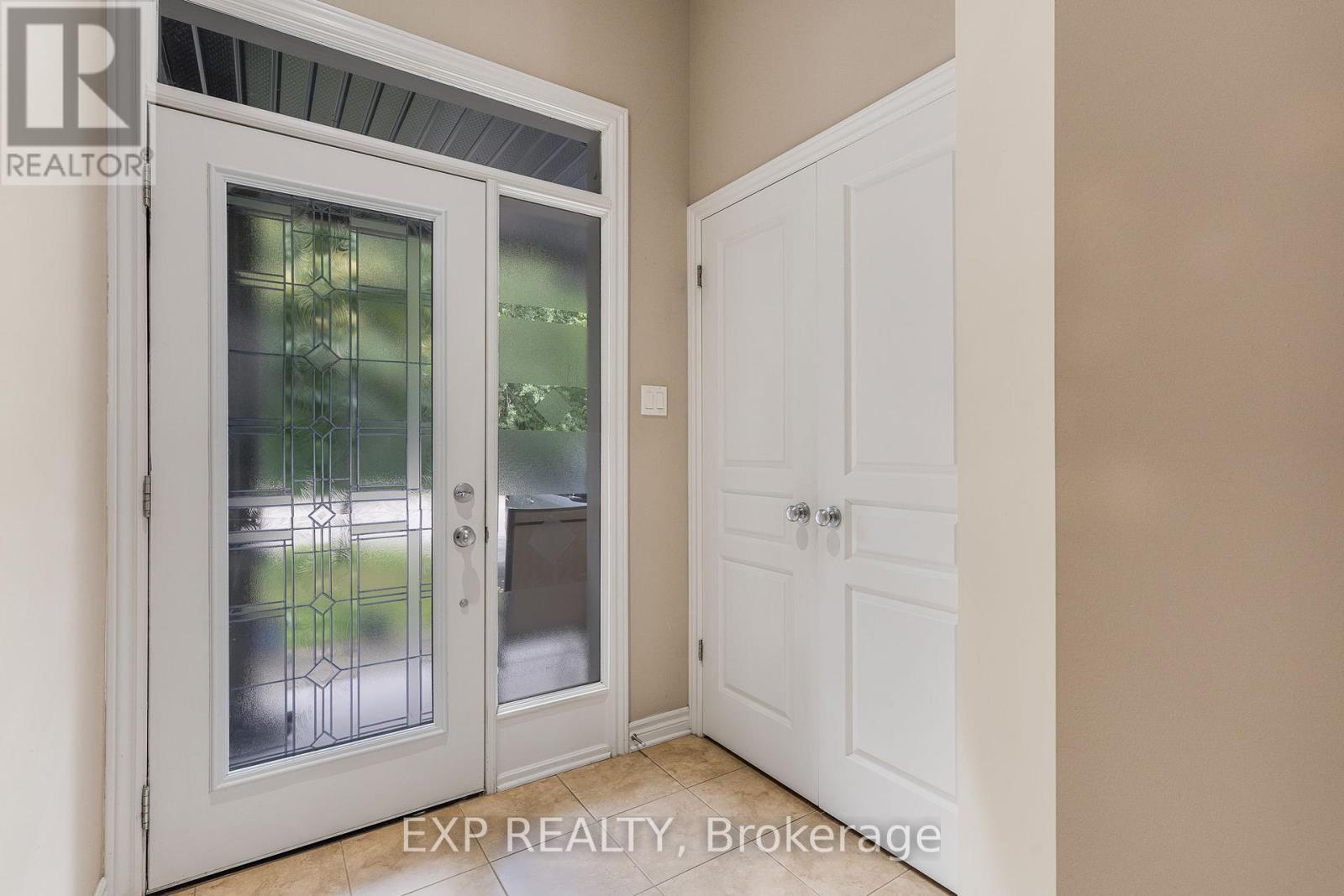 Property Photo: 326 Trailsedge Way ON K1W 0G6