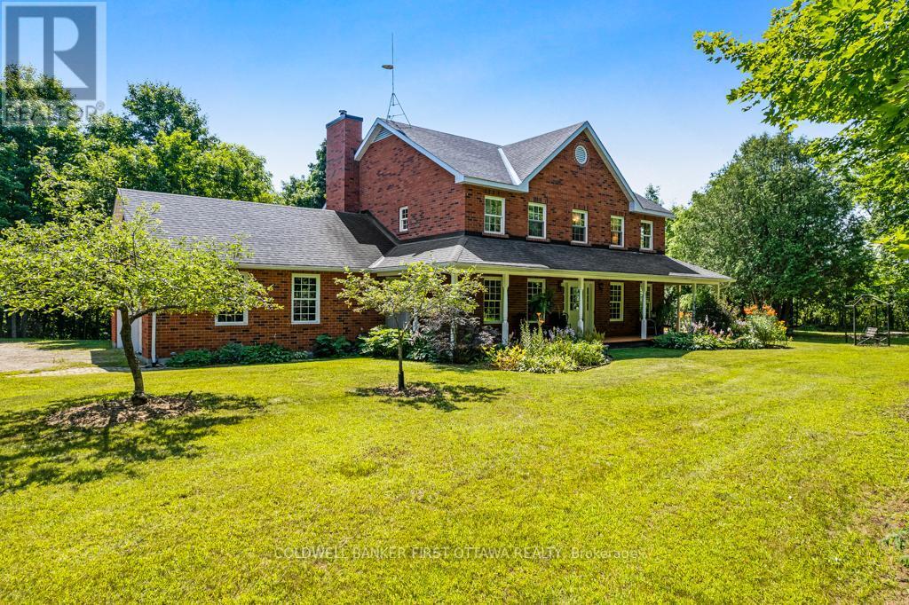 Photo de la propriété: 512 Old Perth Road ON K7C 0C5