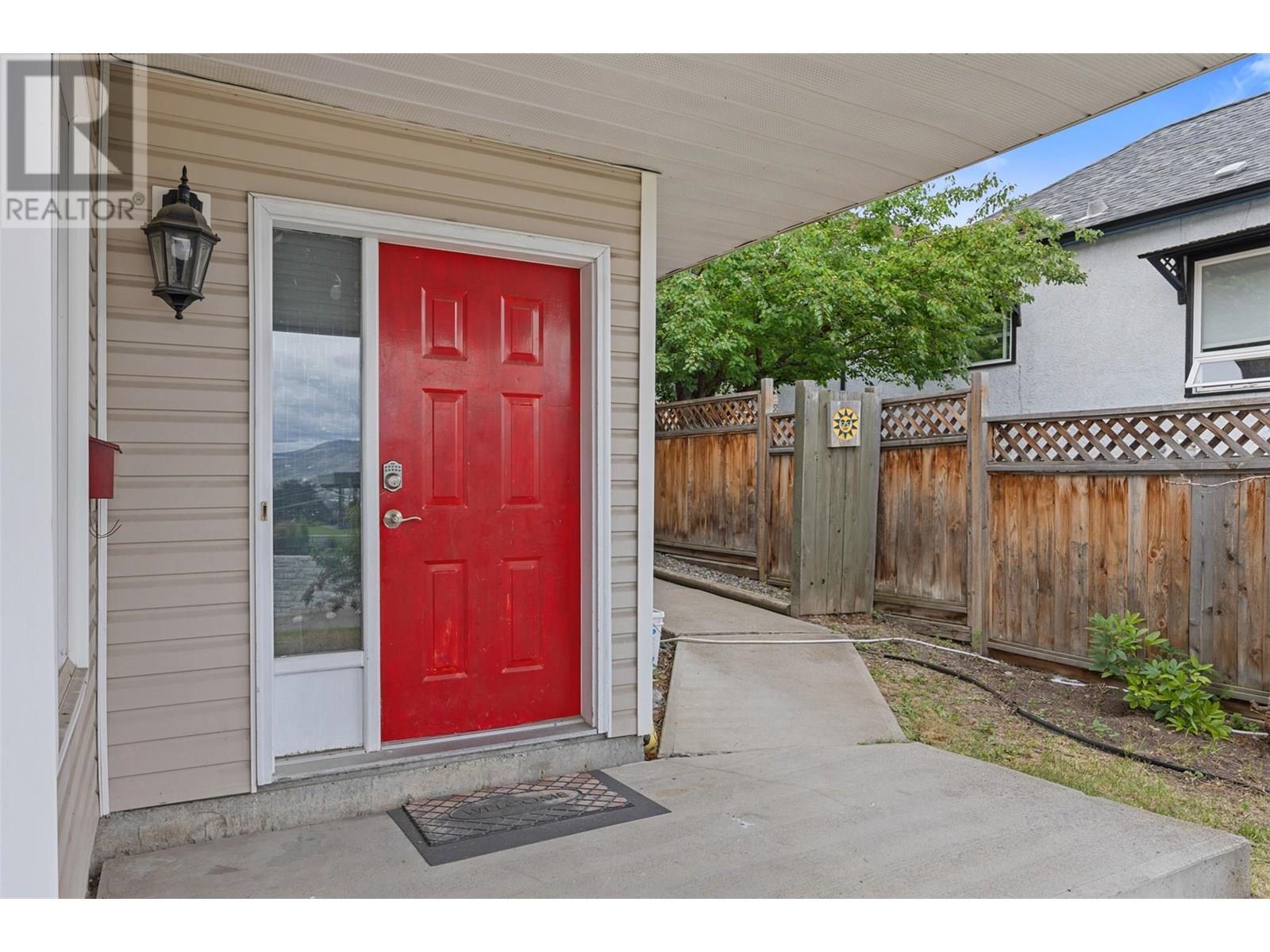 Property Photo: 607 Lombard Street BC V2C 1B5