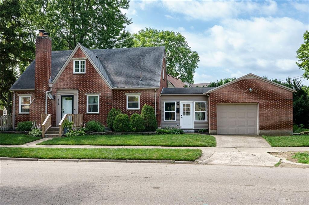 Property Photo: 816 Gainsborough Road OH 45419