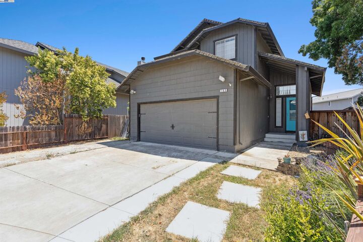 Property Photo: 165 Audrey Place CA 95687