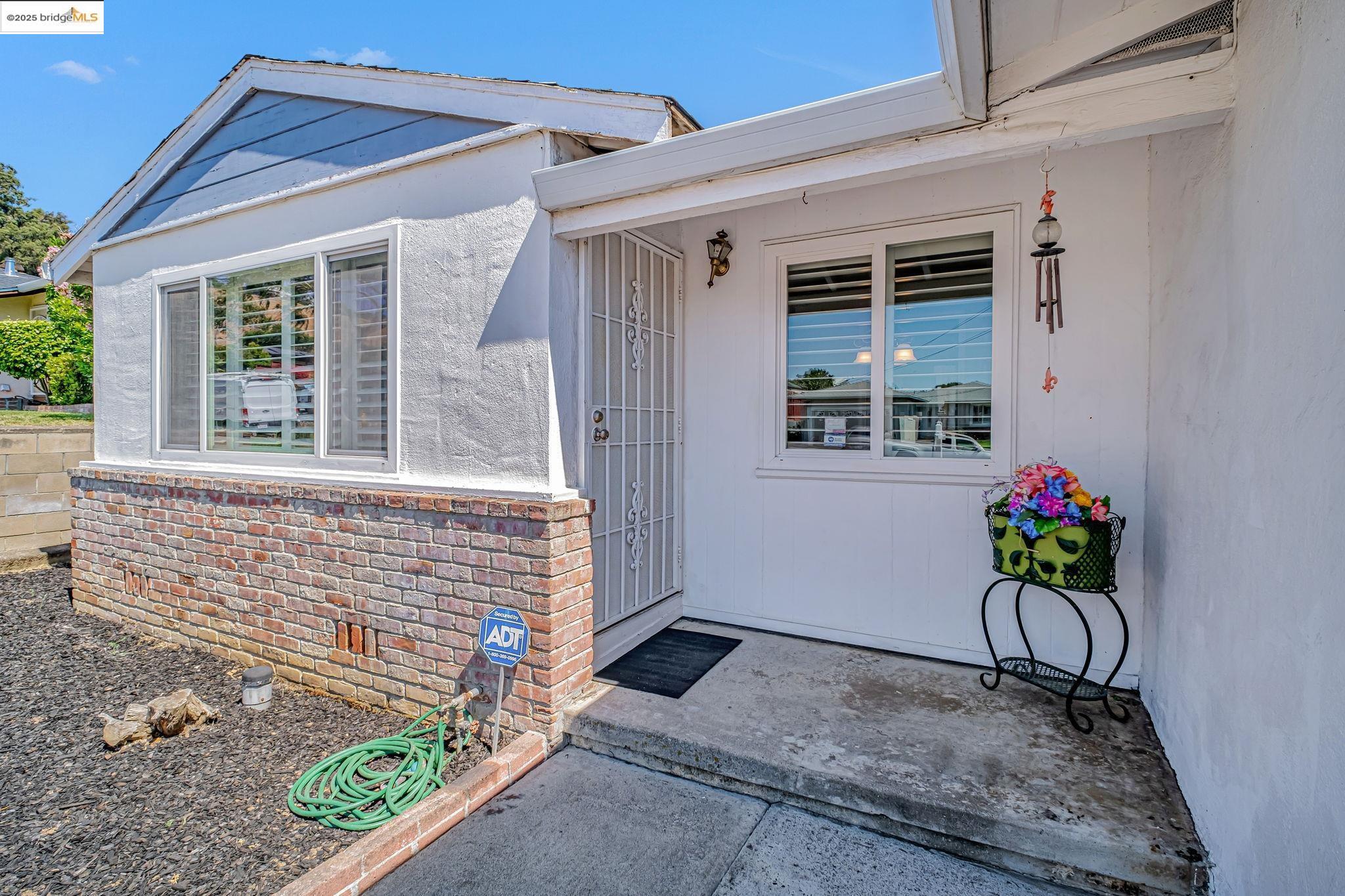 Property Photo: 581 Fairway Street CA 94544