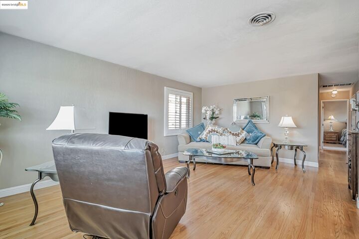 Property Photo:  581 Fairway Street  CA 94544 