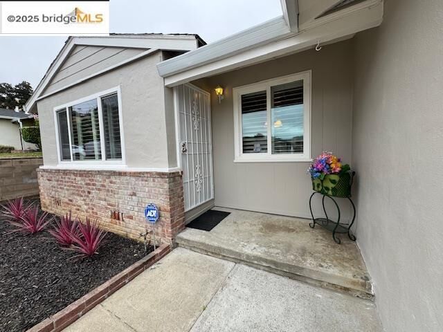 Property Photo: 581 Fairway Street CA 94544