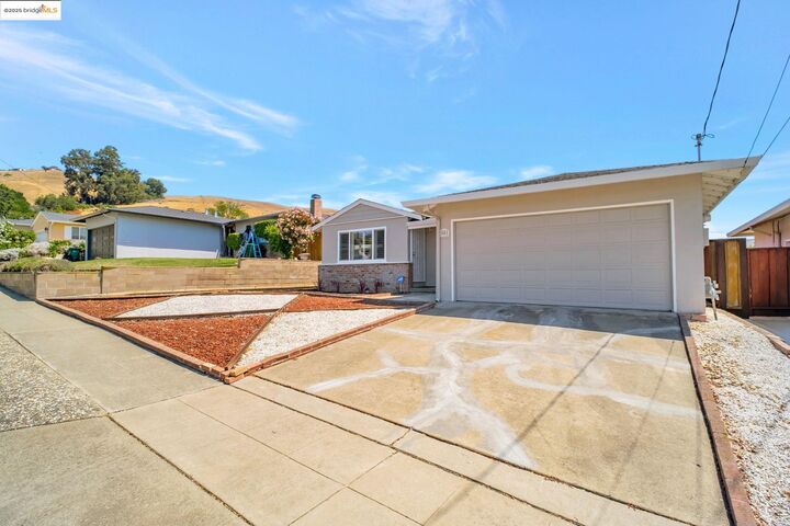 Property Photo: 581 Fairway Street CA 94544