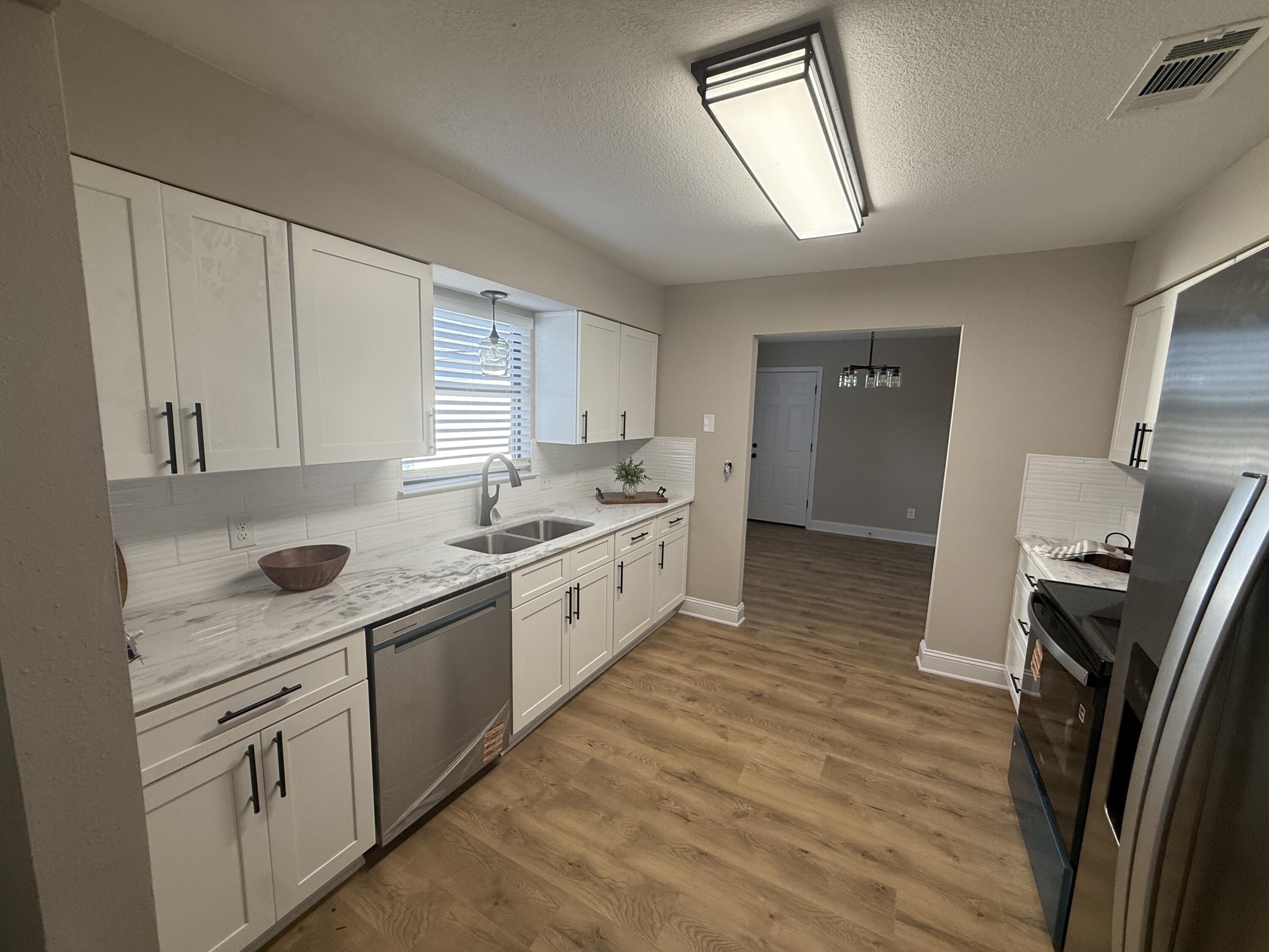 Property Photo: 1112 Airport Road FL 32541