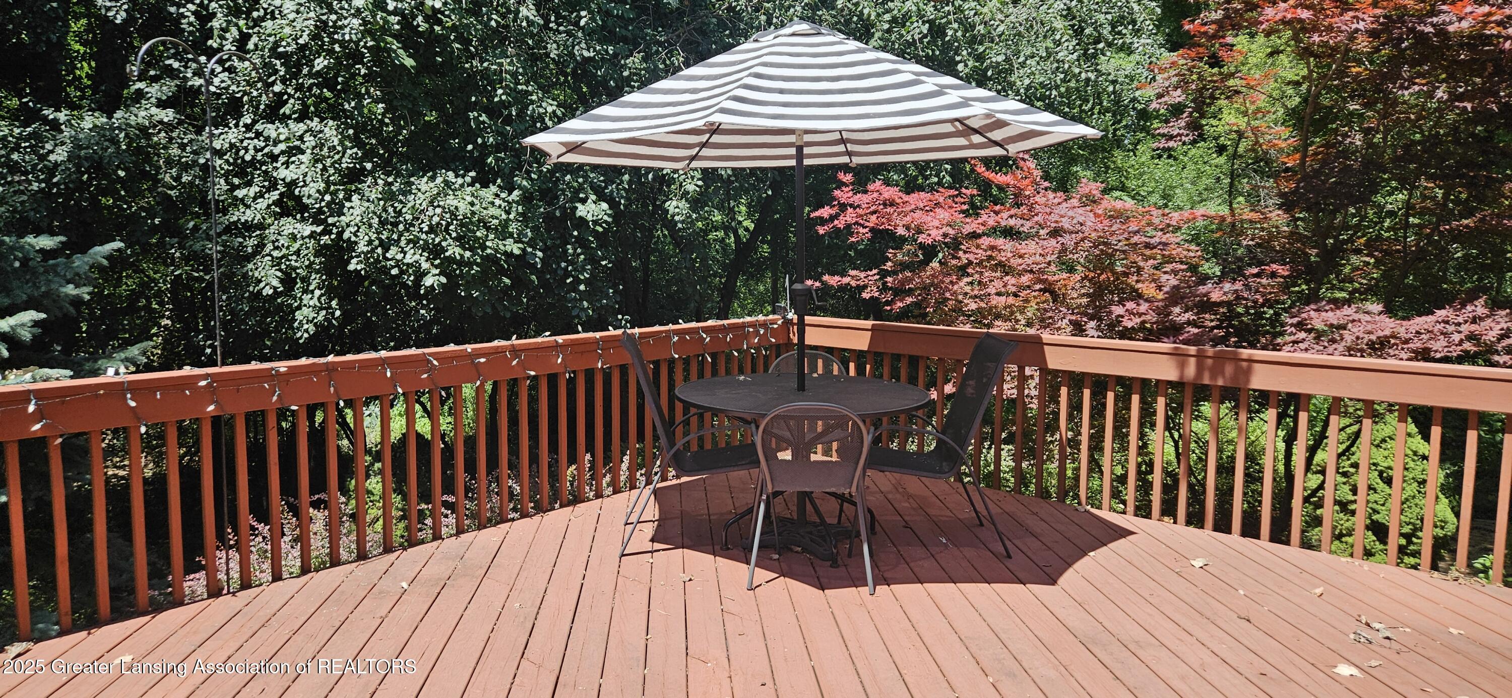 Property Photo: 1649 Roxburgh Avenue MI 48823