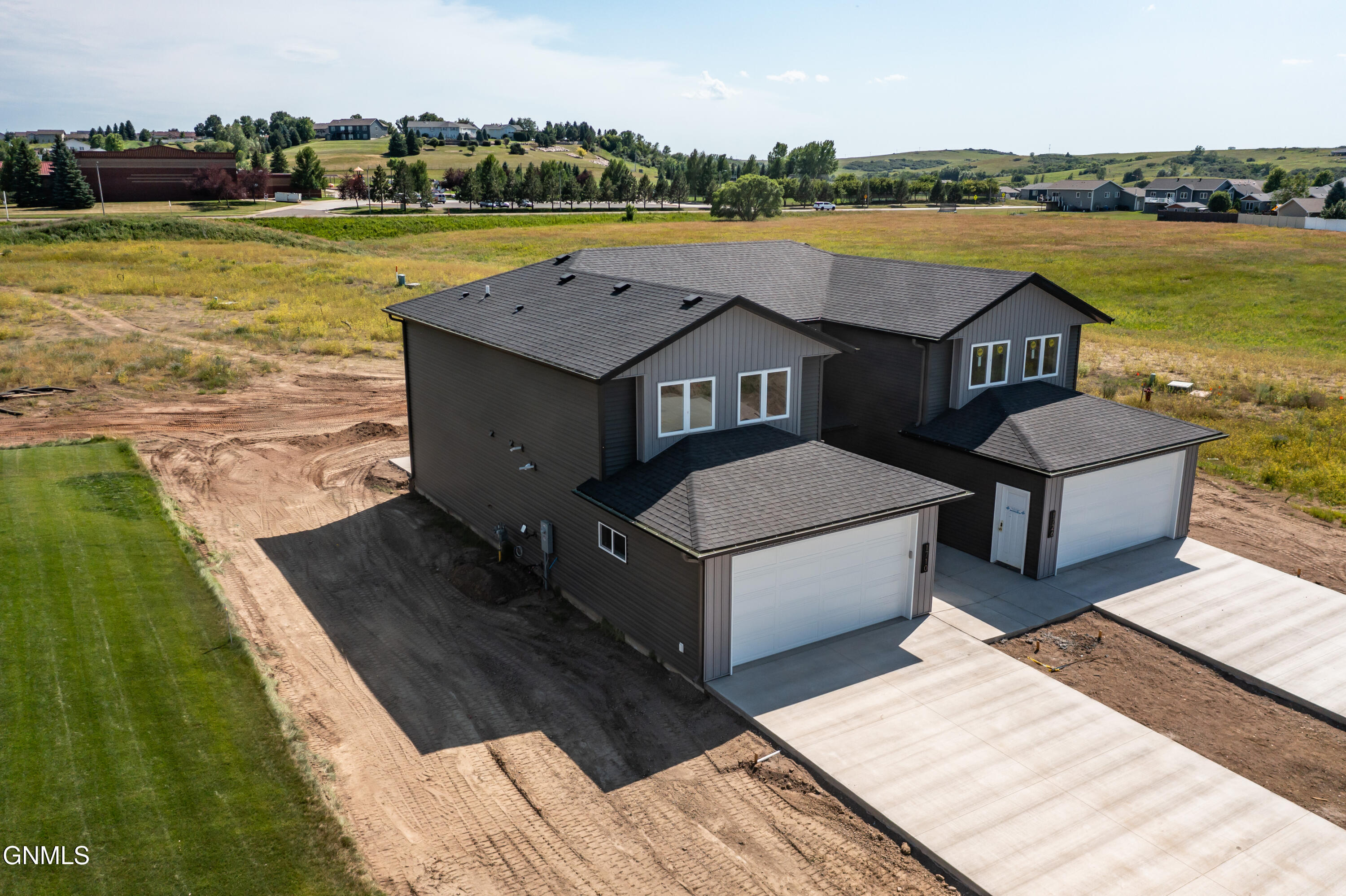 Property Photo: 1710 Heart Rdg Lp SE ND 58554