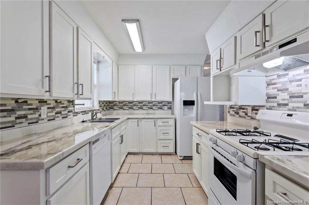 Property Photo:  1501 Meadow Drive  LA 70607 