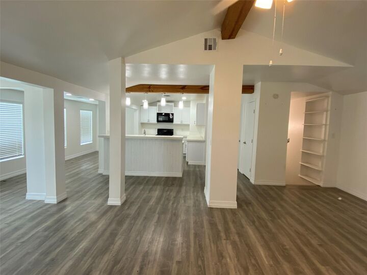 Property Photo: 1402 Avenue K TX 77539