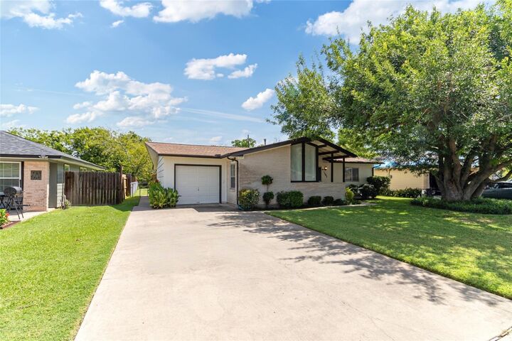 Property Photo: 1502 W 11th Street TX 77541