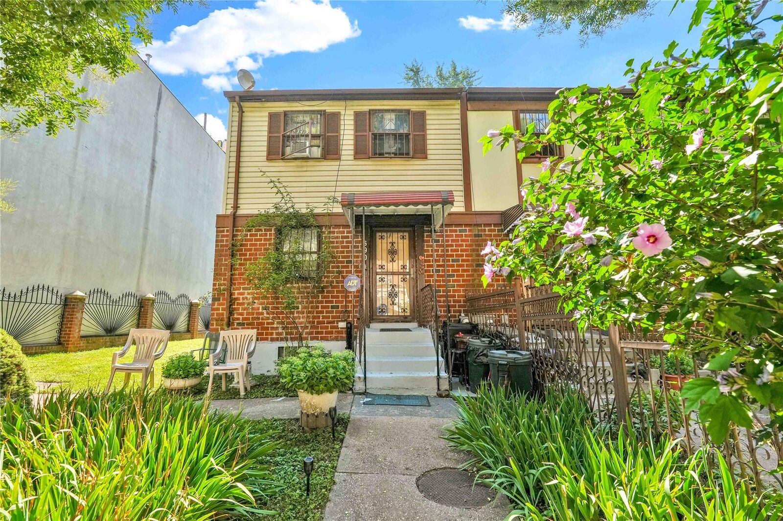 Property Photo:  690 Saint Anns Avenue  NY 10455 