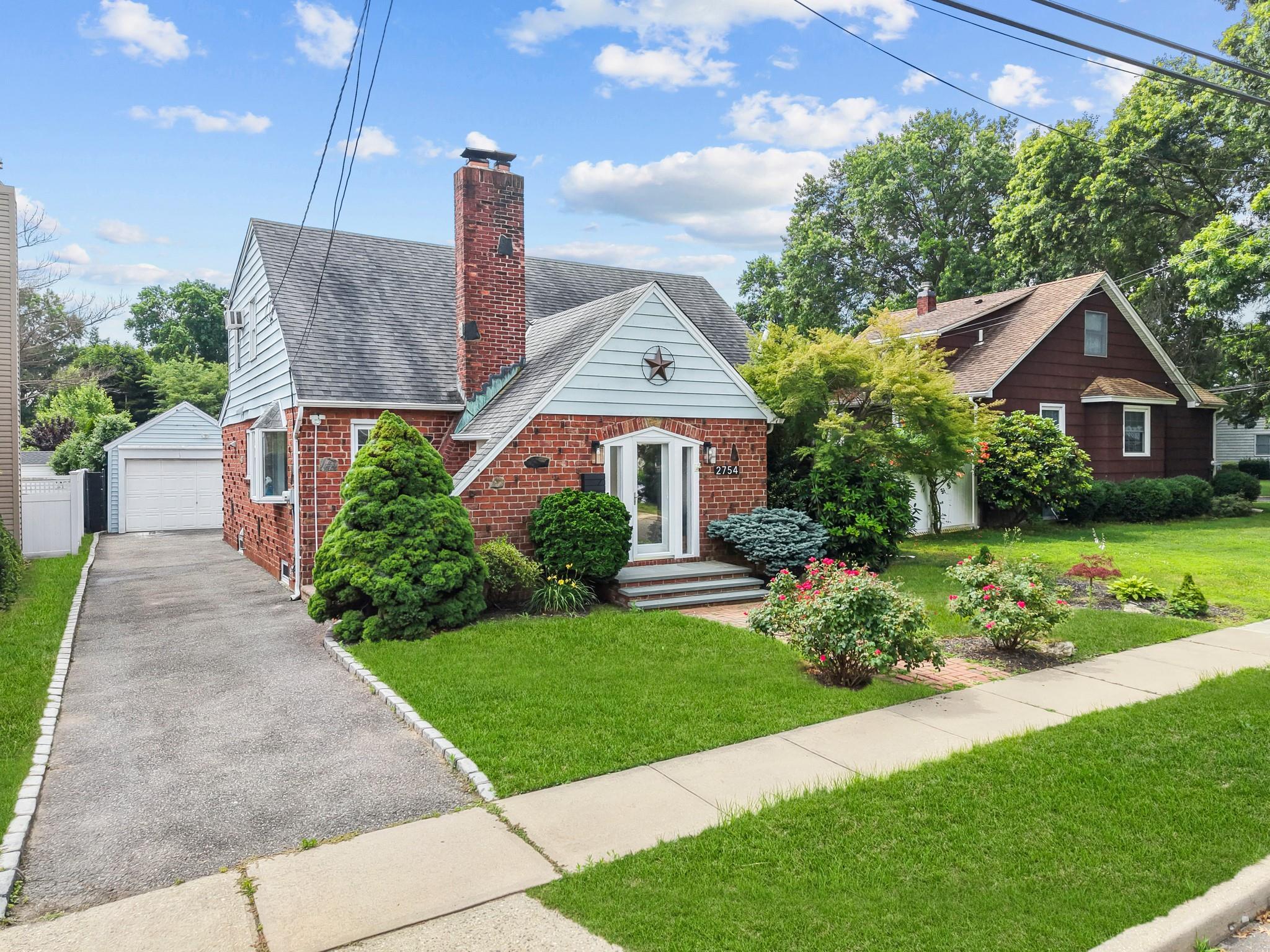 Property Photo:  2754 Natta Boulevard  NY 11710 