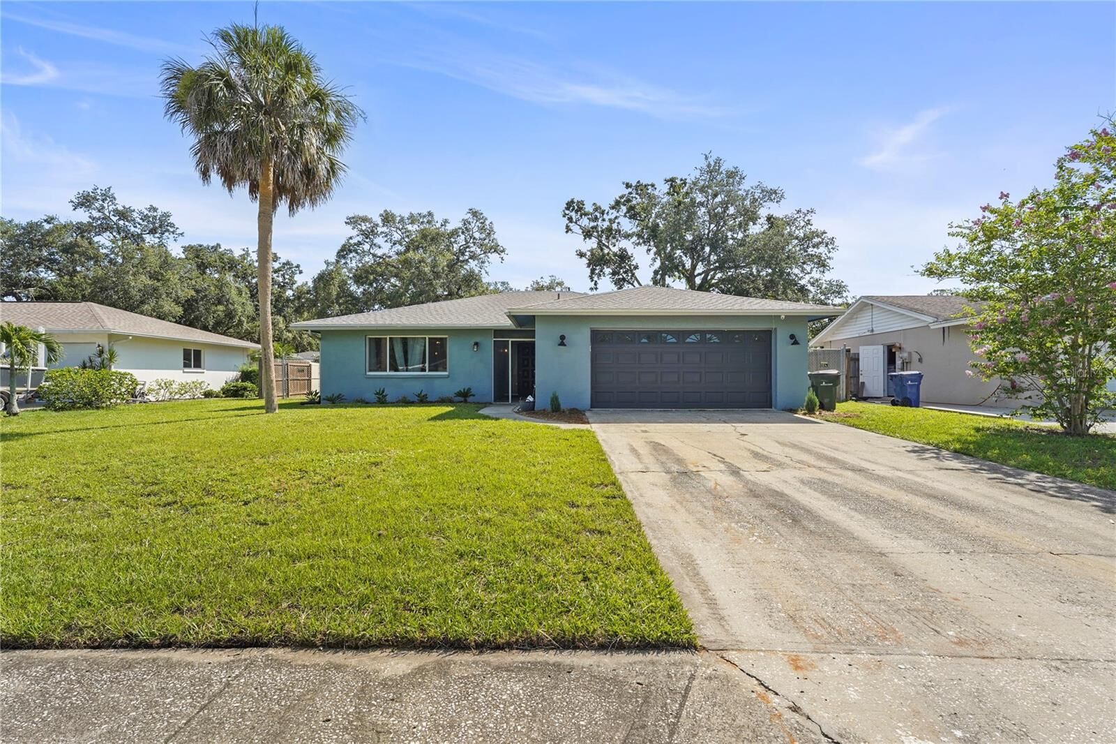 Property Photo: 5537 Rollingwood Drive FL 34232
