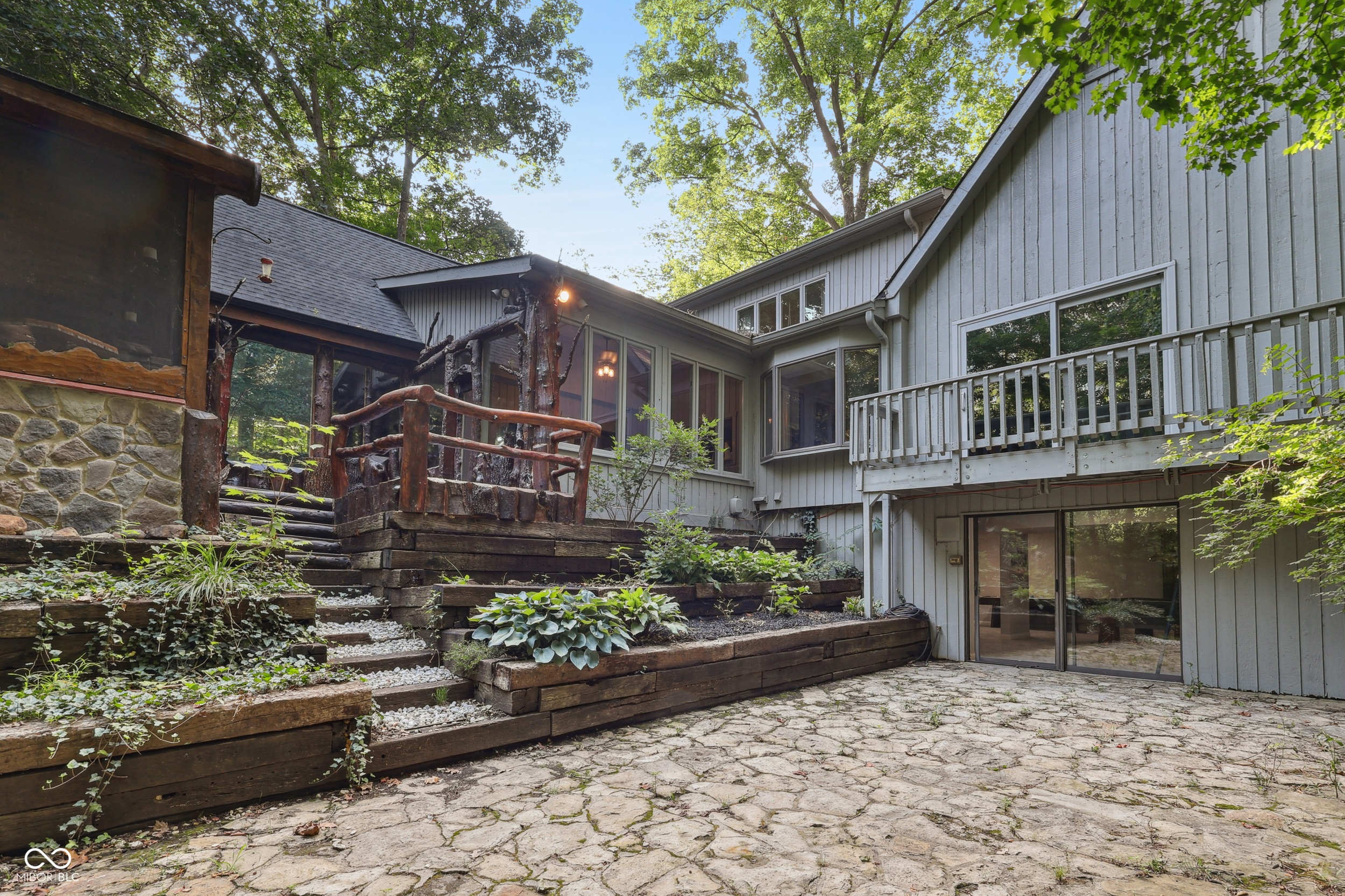 Property Photo: 118 White Horse Lane IN 46038