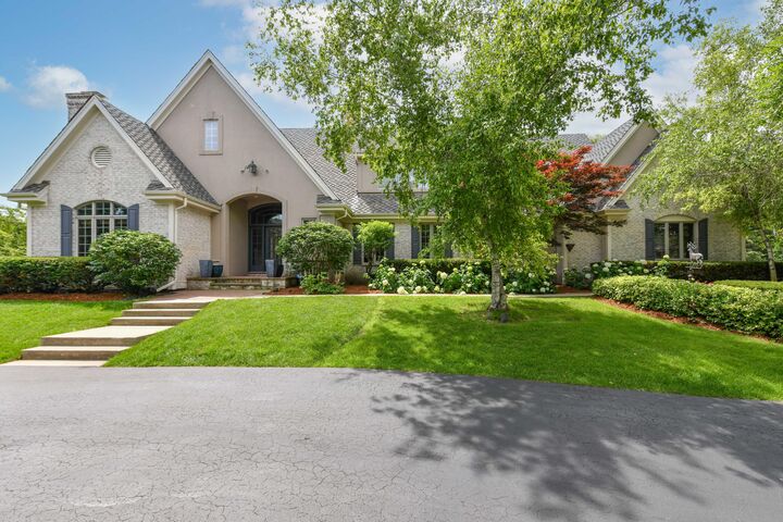 4025 W Stonefield Rd  Mequon WI 53092 photo