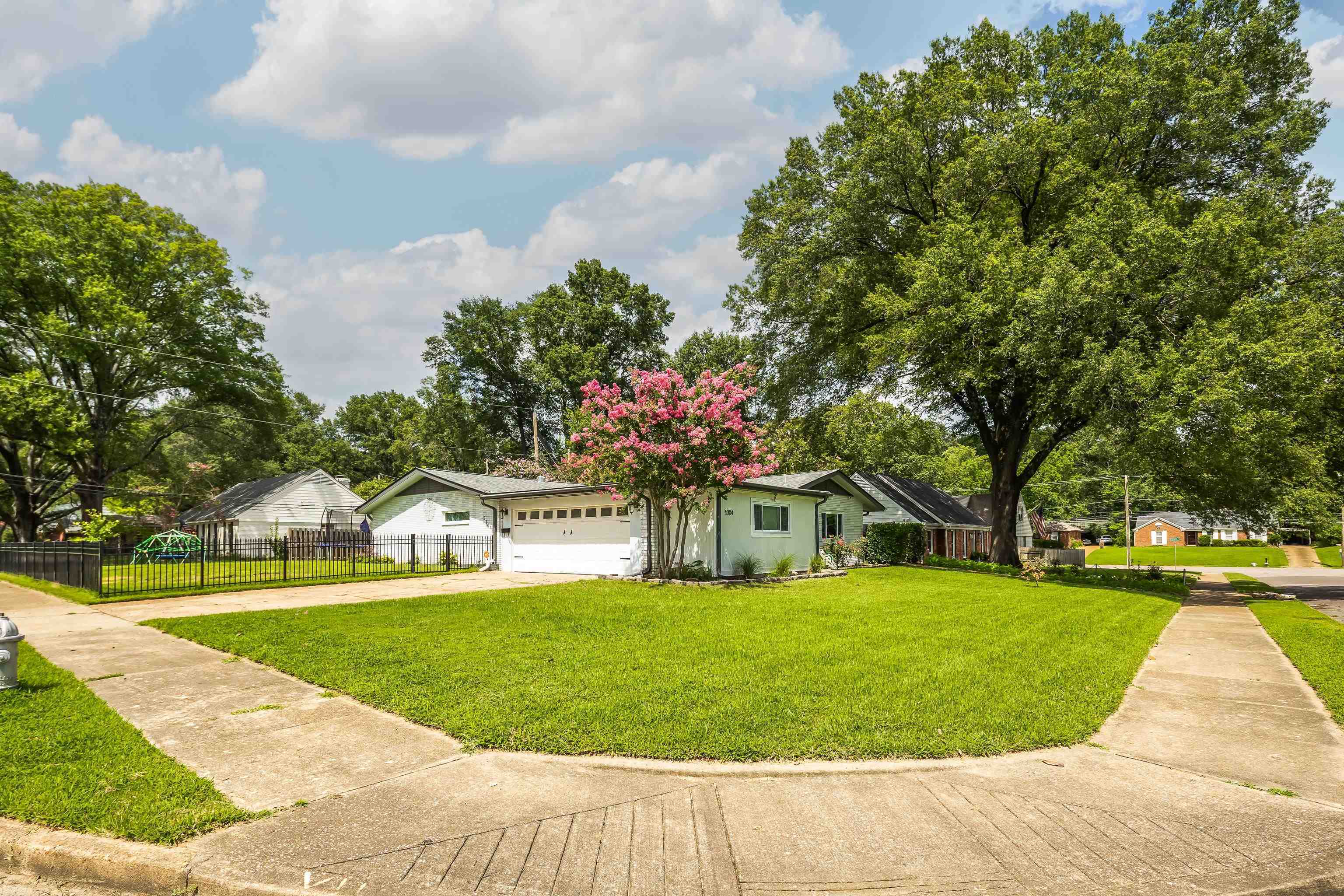 Property Photo: 5304 Seneca Ave TN 38117