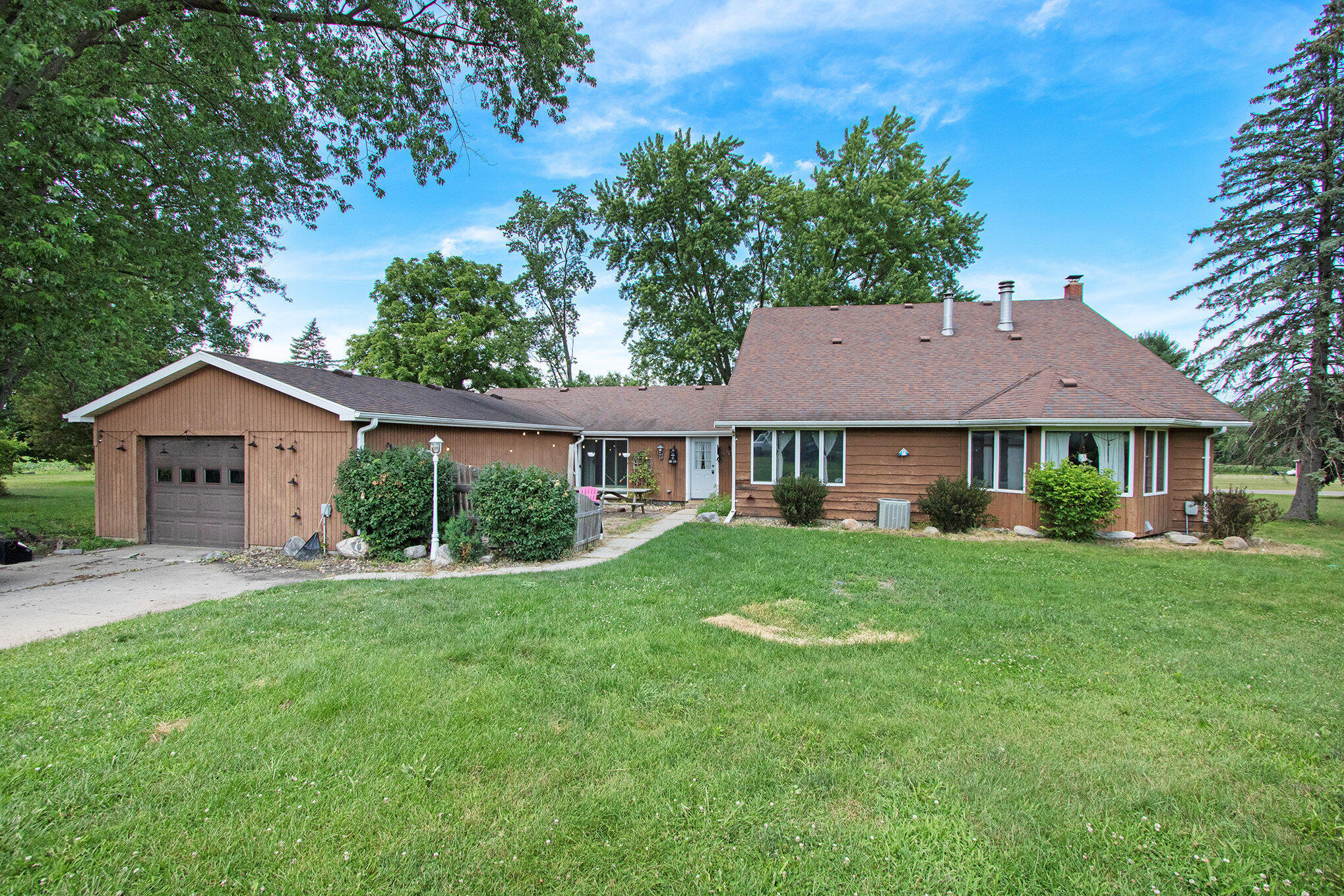 Property Photo: 41621 County Road 669 MI 49045