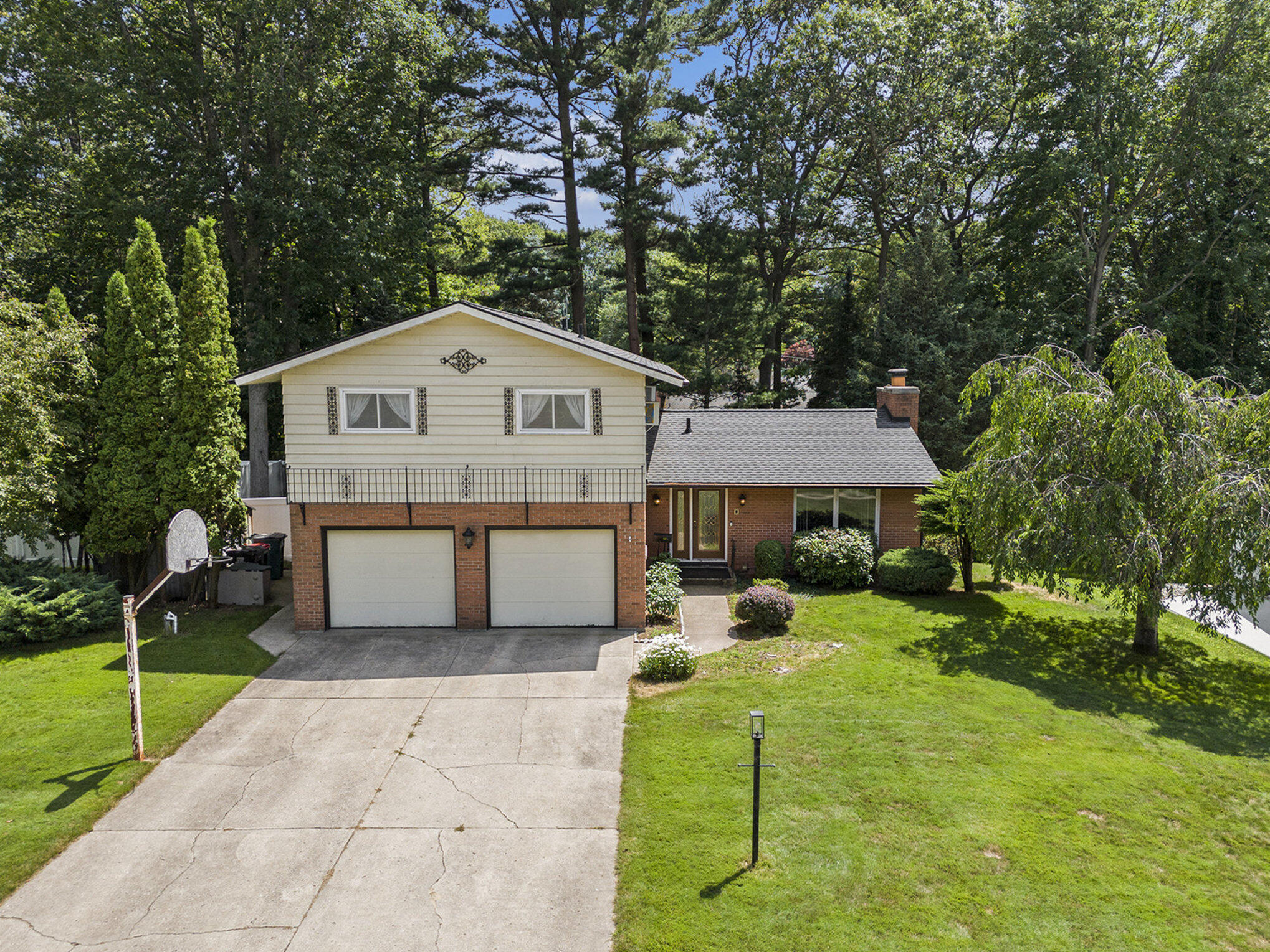 Property Photo:  2471 Norcrest Drive  MI 49441 