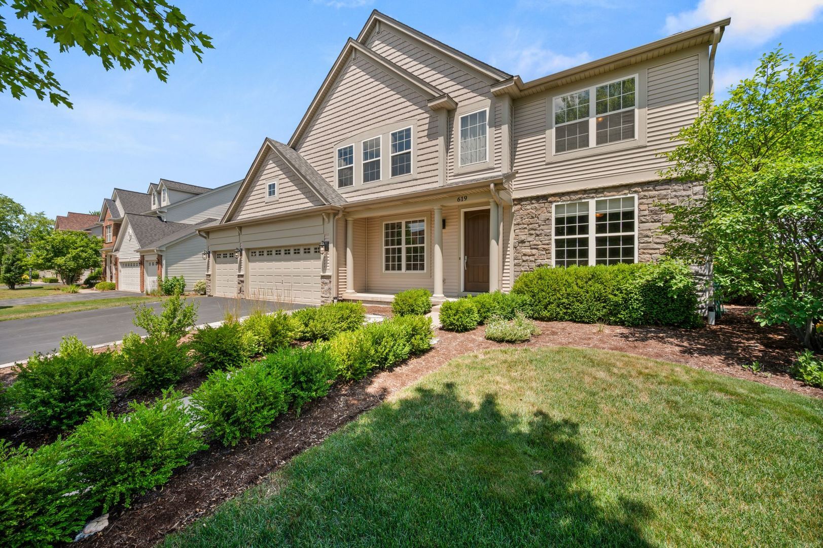 Property Photo:  619 Northgate Drive  IL 60178 