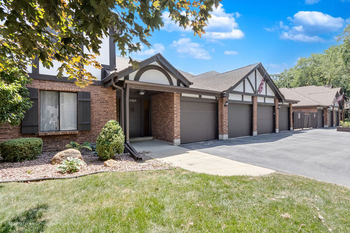 11207 Cottonwood Drive 21C  Palos Hills IL 60465 photo