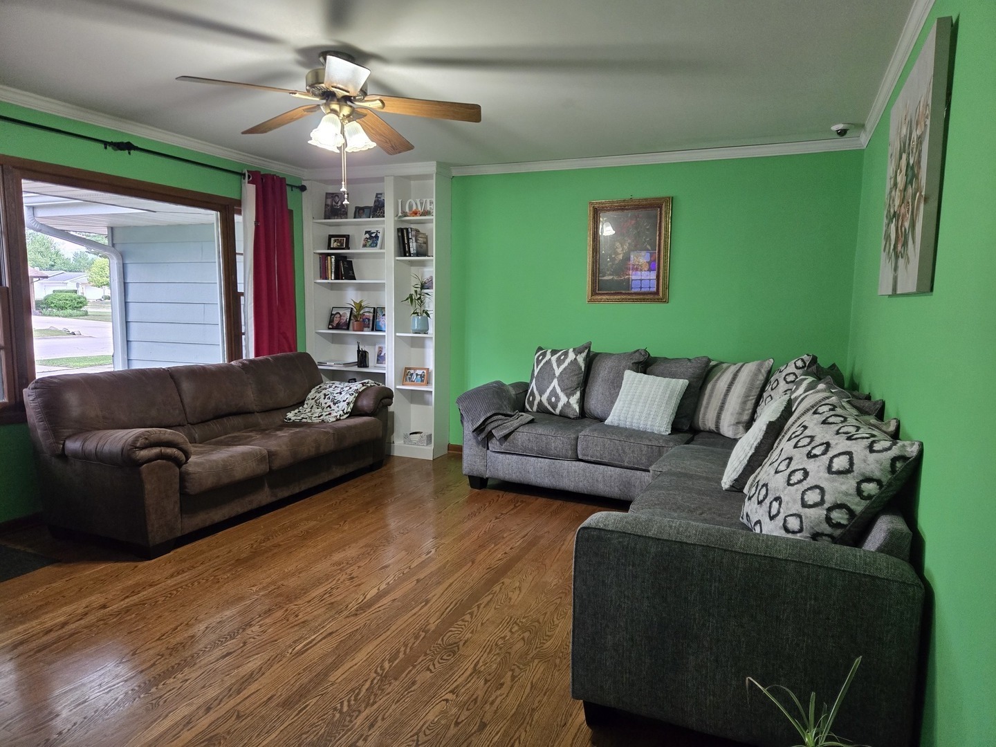 Property Photo:  811 N Glenwood Place  IL 60506 