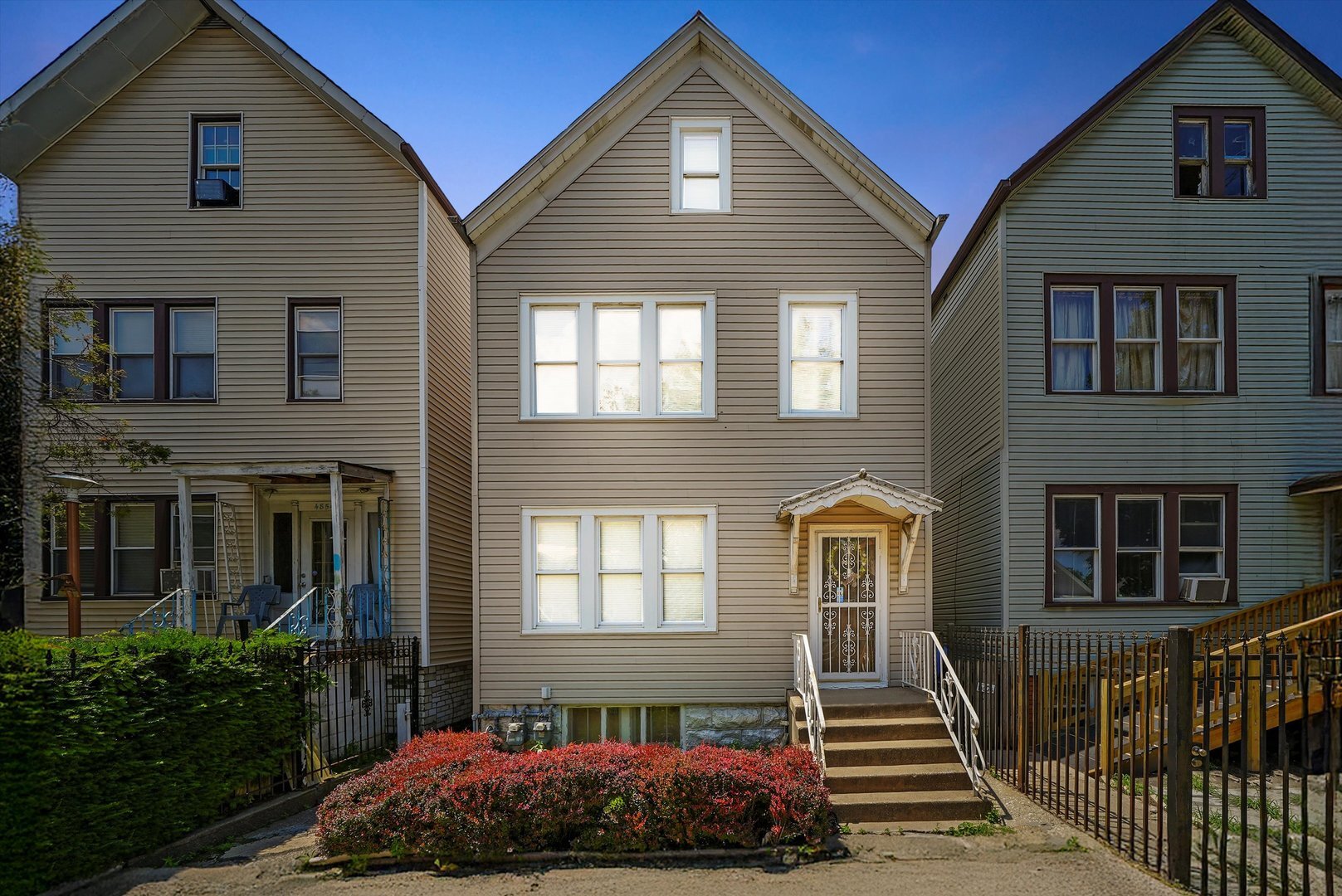 Property Photo:  4852 S Wood Street  IL 60609 