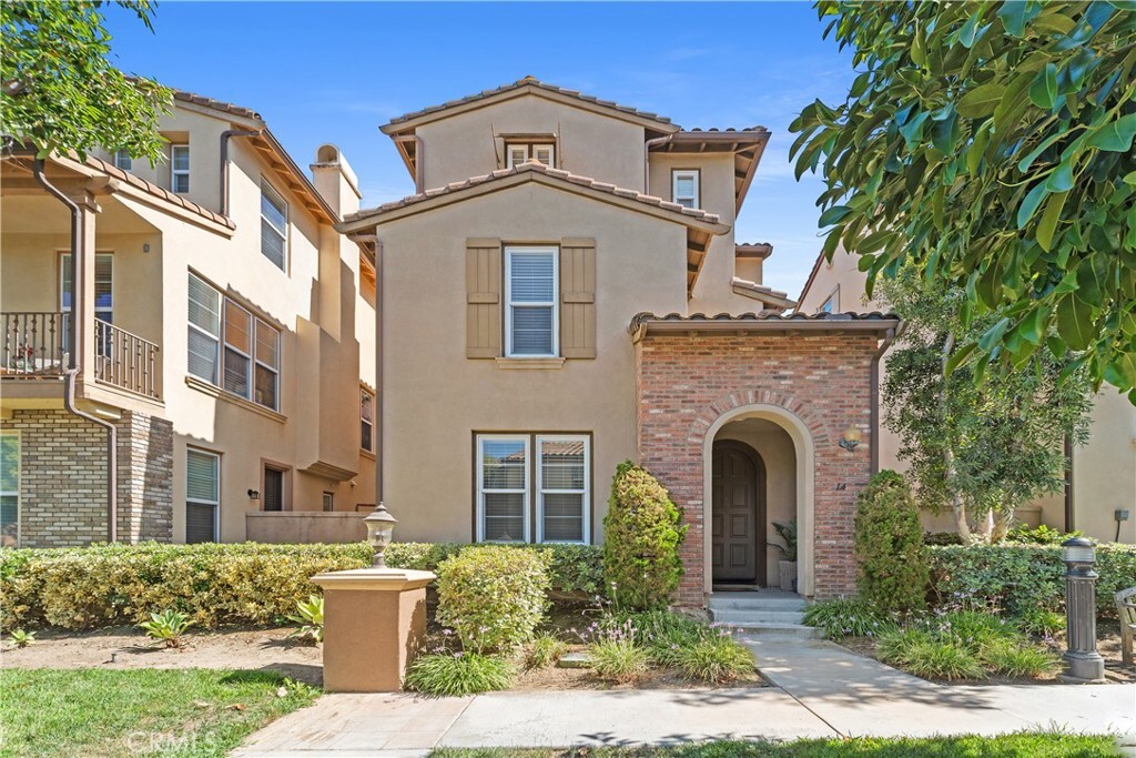 Property Photo:  14 Tall Oak  CA 92603 
