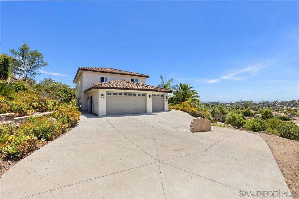 Property Photo: 2342 Carioca Pl CA 92084
