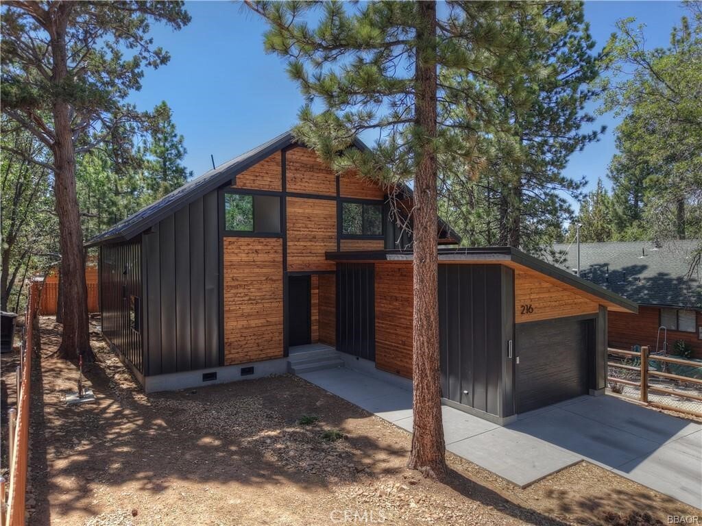 Property Photo: 216 Leonard Lane CA 92386