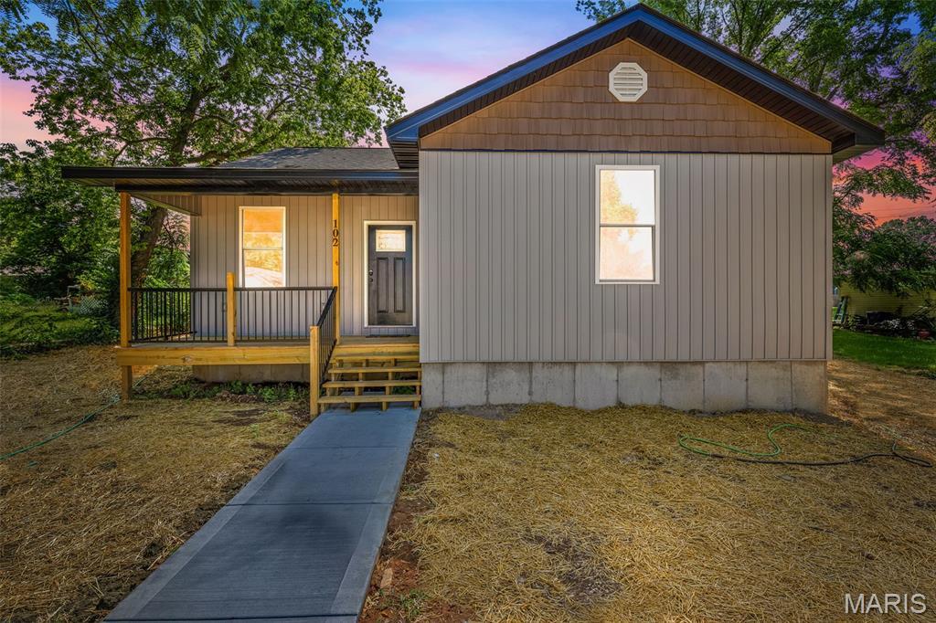 Property Photo: 102 N White Oak Street MO 63601