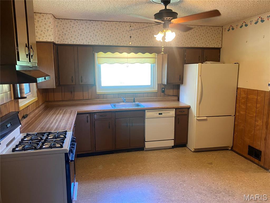 Property Photo:  11244 Lindade Drive  MO 63074 