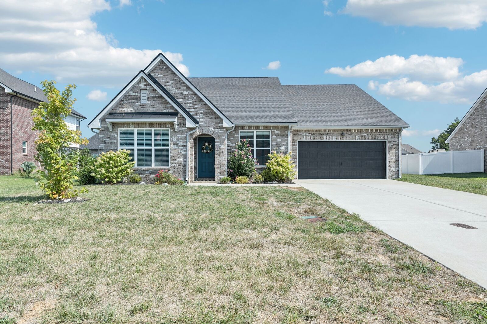 Property Photo:  2605 Parkwood Dr  TN 37128 