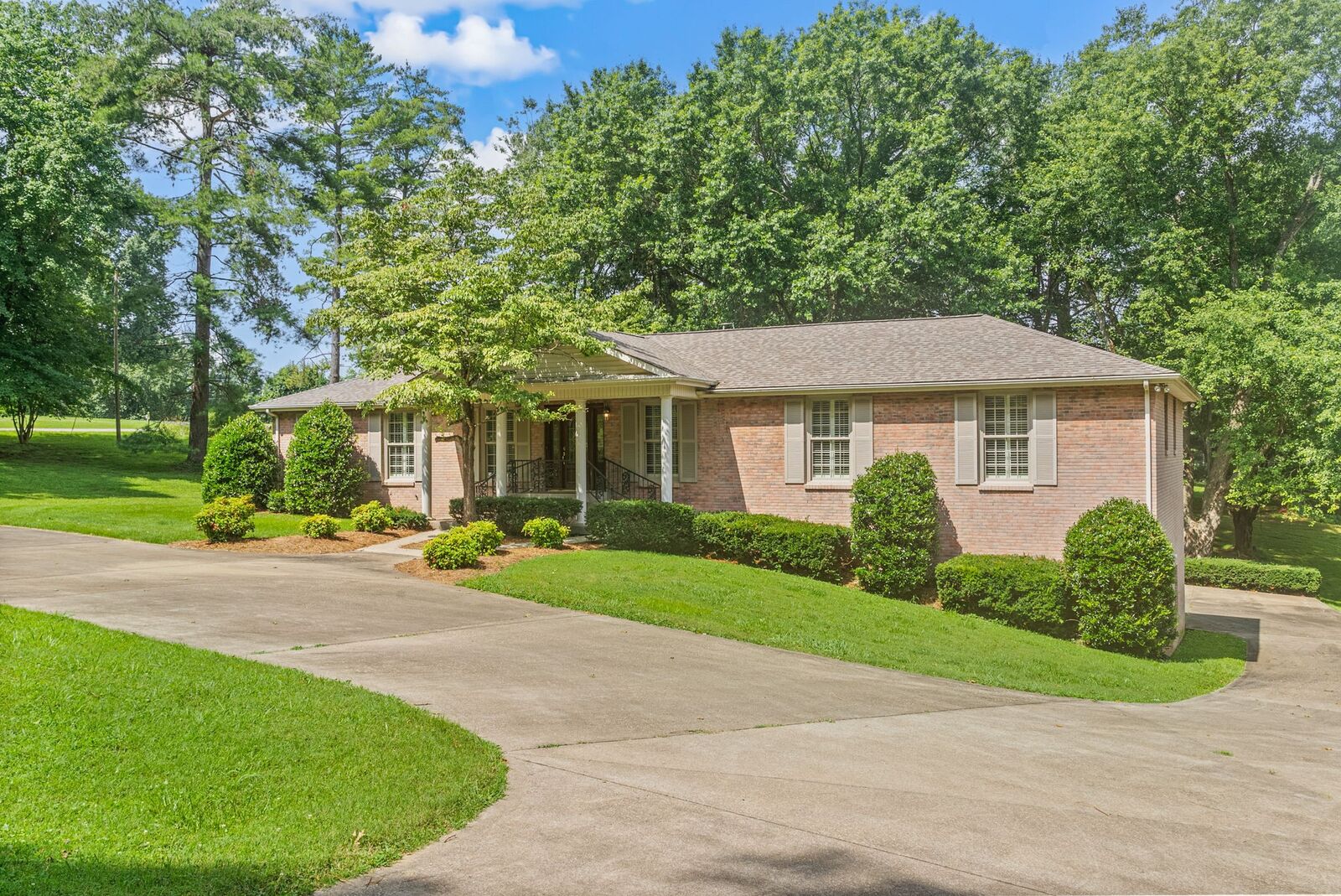 Property Photo:  124 Ussery Rd  TN 37043 