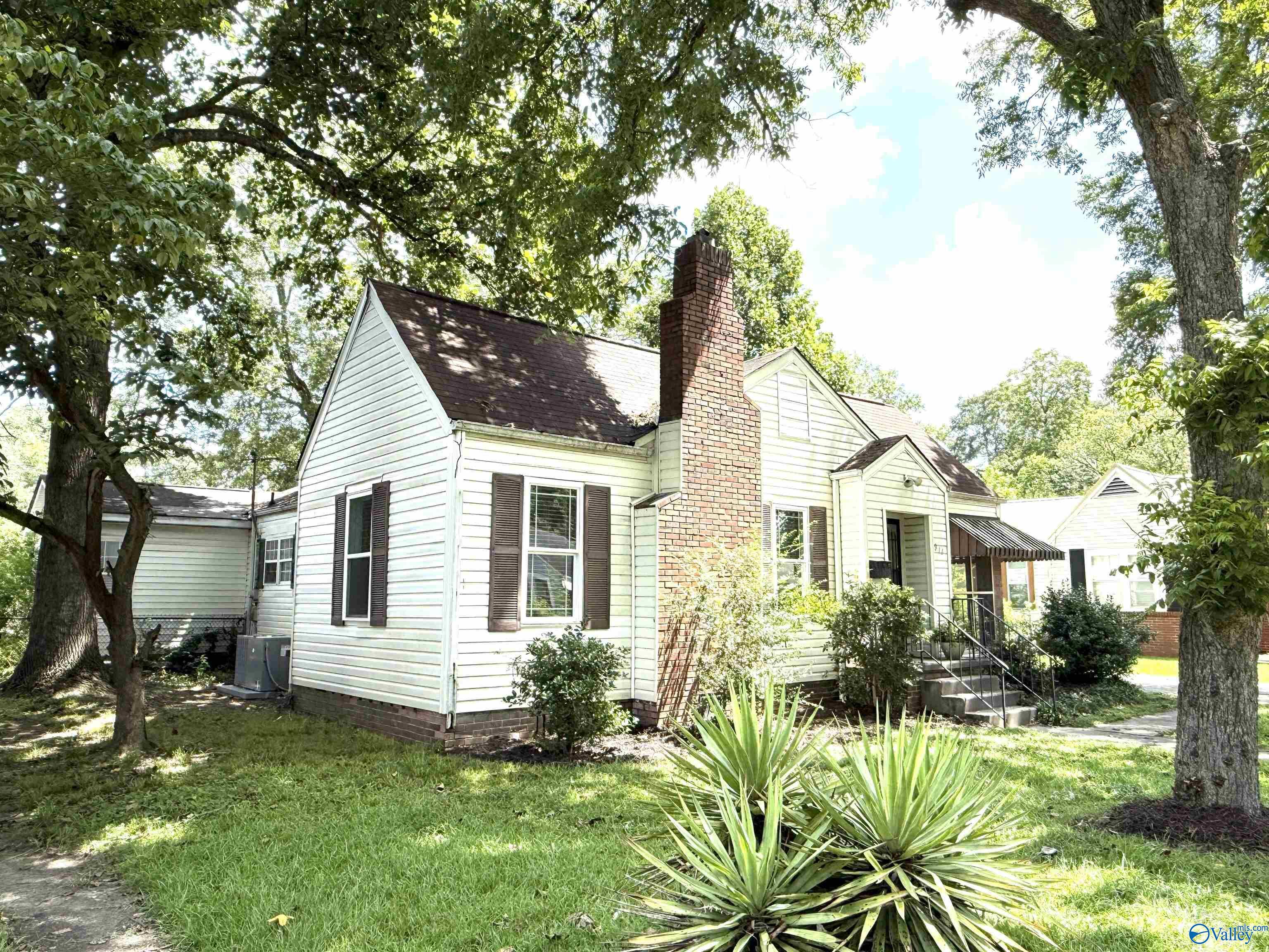 Property Photo:  914 Windsor Street  AL 35903 