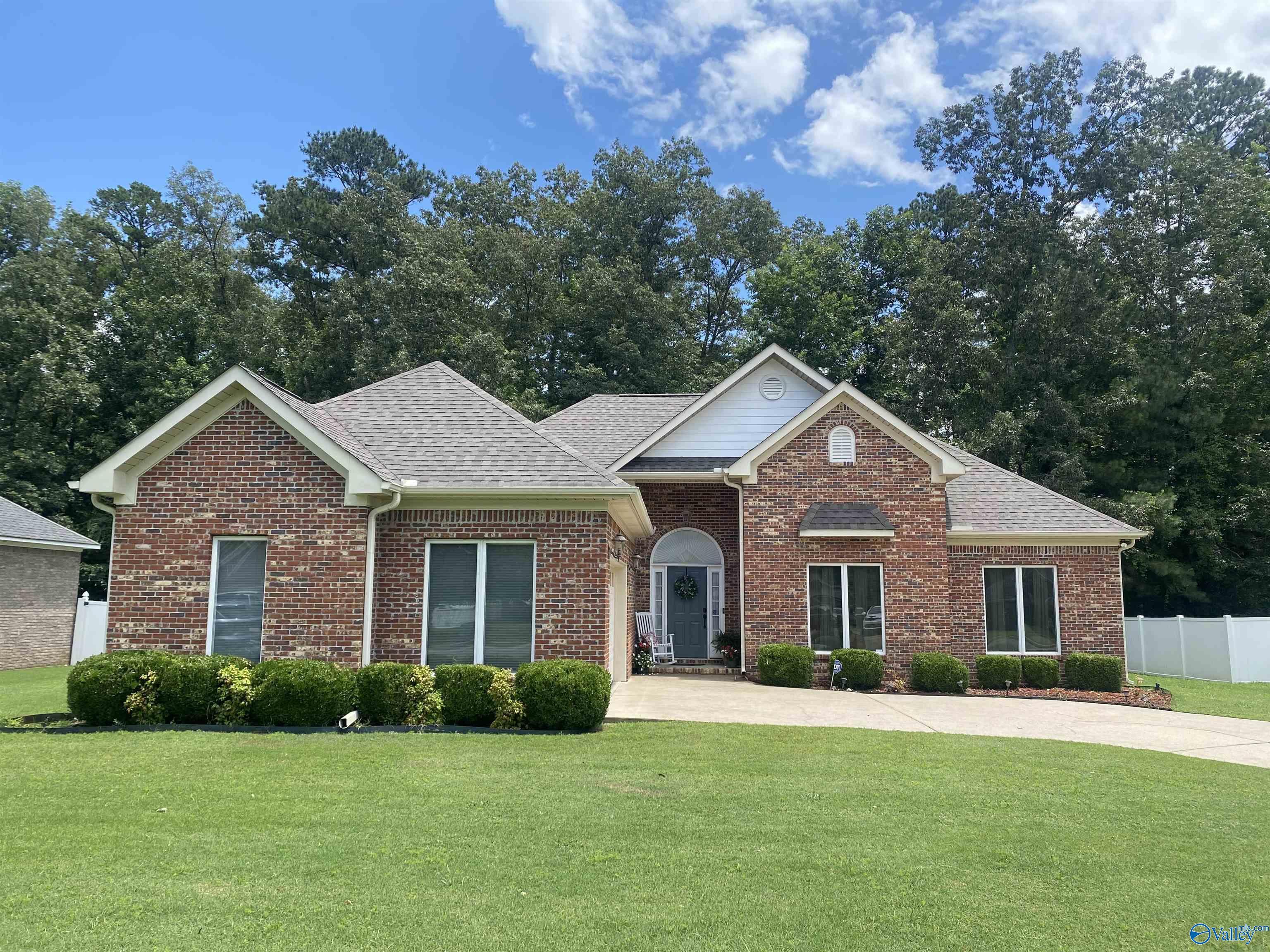 2900 Turtle Pond Lane SW  Hartselle AL 35640 photo