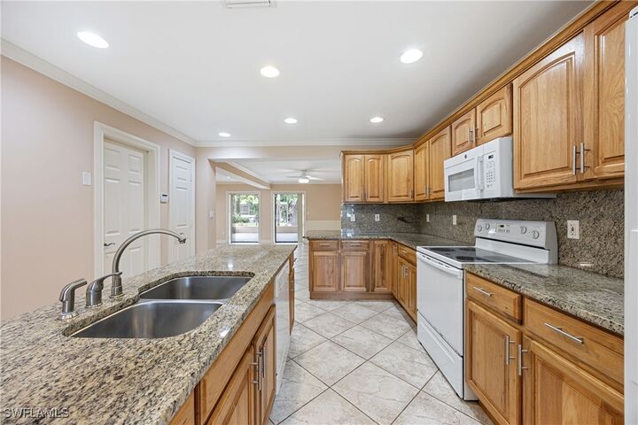 Property Photo: 1120 Ridge Street FL 34103
