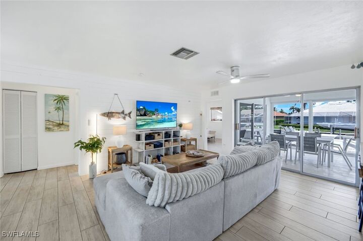 Property Photo:  1048 Cottonwood Court  FL 34145 