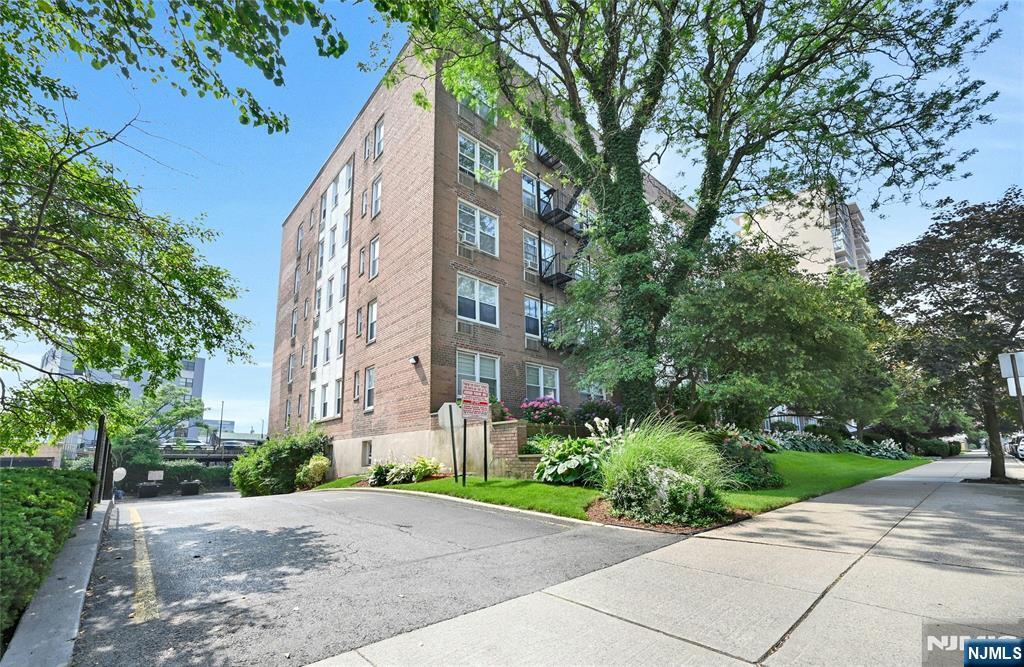 2160 Center Avenue 5R  Fort Lee NJ 07024 photo