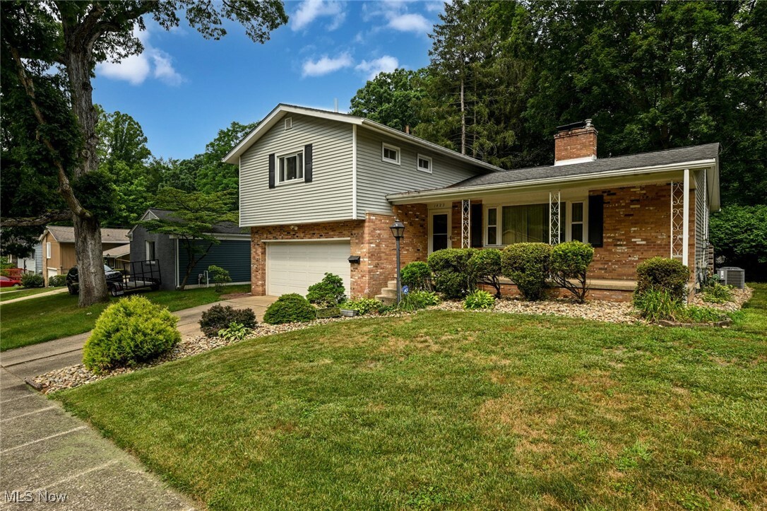 Property Photo: 1423 Shanabrook Drive OH 44313