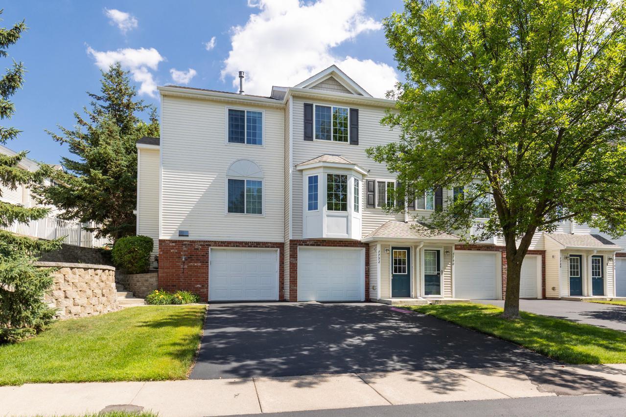 7792 Arboretum Village Circle  Chanhassen MN 55317 photo