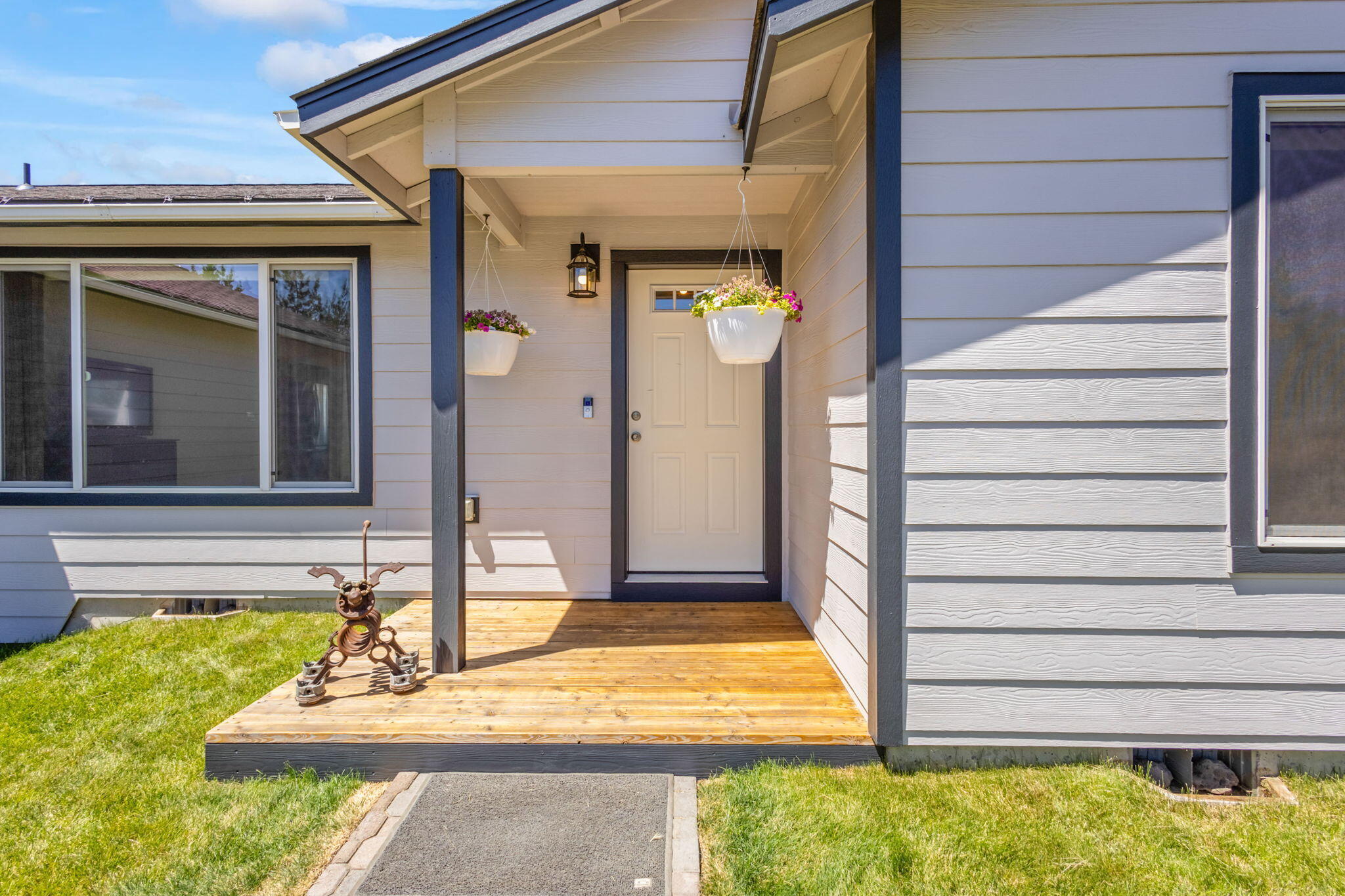 Property Photo: 5701 SE Thomas Road OR 97754