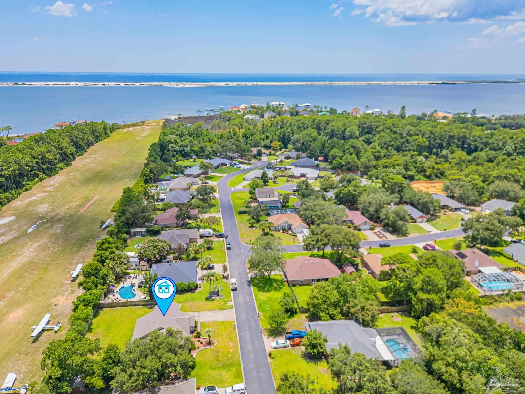 Property Photo: 9352 Vandivere Dr FL 32566