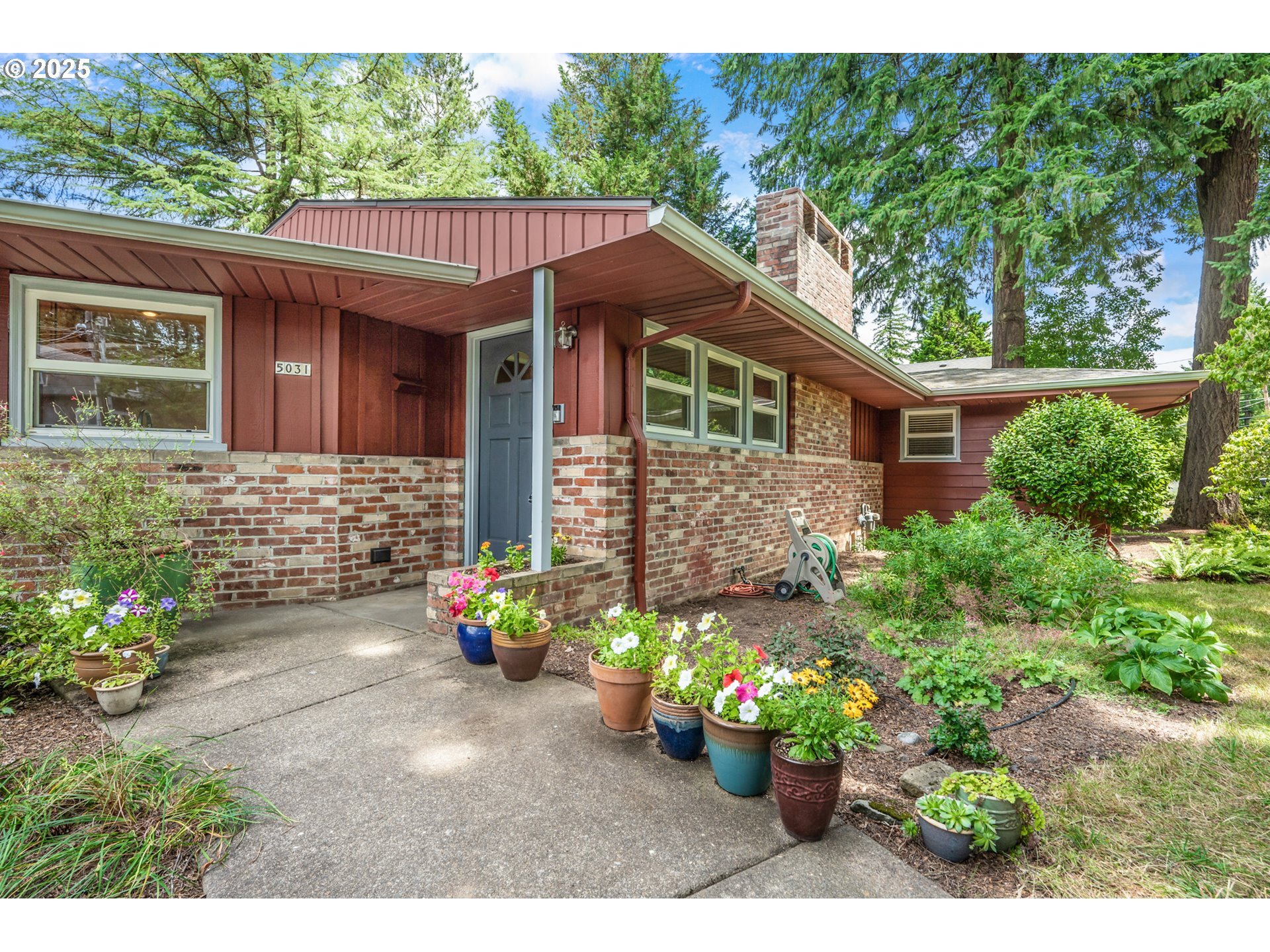 Property Photo: 5031 SW Orchid St OR 97219