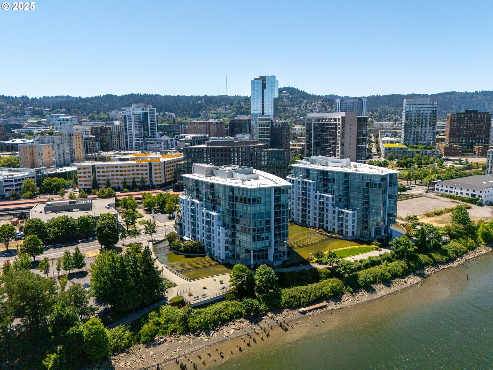 Property Photo: 1260 NW Naito Pkwy 808 OR 97209