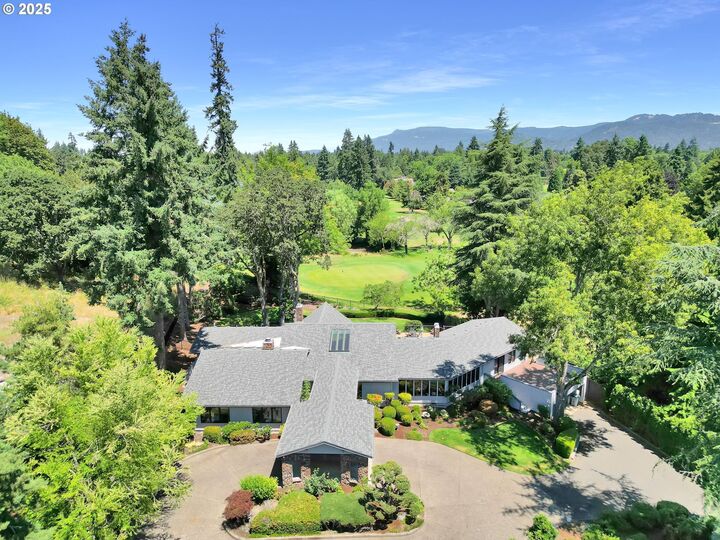 Property Photo: 602 Spyglass Dr OR 97401