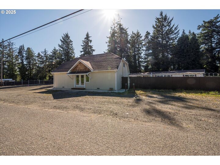 Property Photo: 68964 Wildwood Rd OR 97459