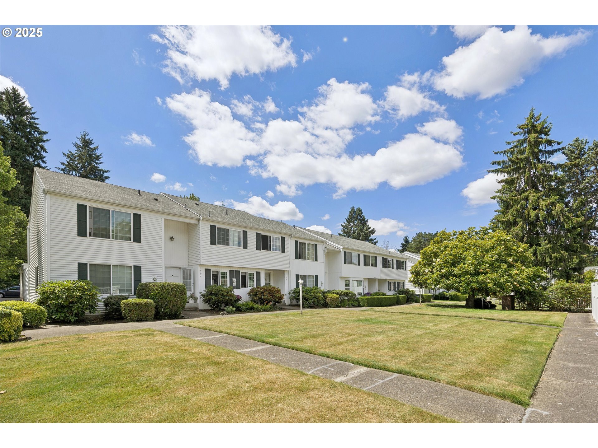 Property Photo: 13122 SW 17th St OR 97008
