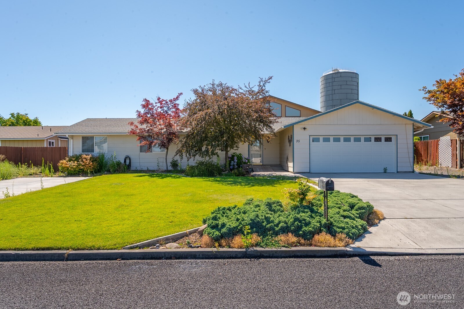 Property Photo: 35 Ridge Drive WA 98823